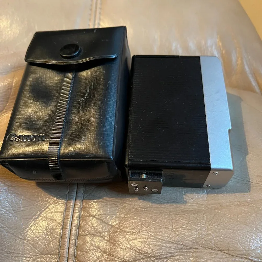 Canon Canolite D flash with a case